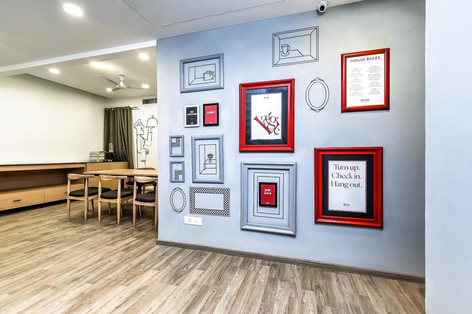 Townhouse Sky Hotell Ludhiana Exteriör bild